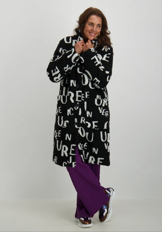 Geisha Padded coat with letters 48590-16