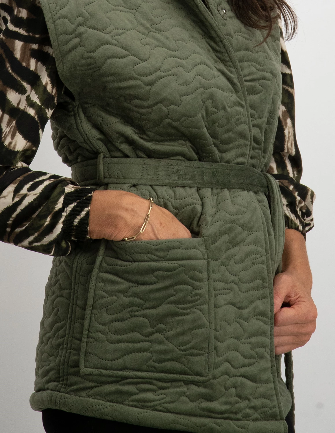 procedure astronaut Wereldbol Geisha Sleeveless jacket velvet 25545-26 groen-1 kopen bij The Stone