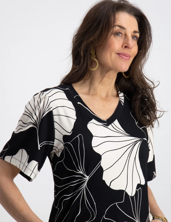 Geisha T-shirt V-neck AOP 32401-60 JAZZ