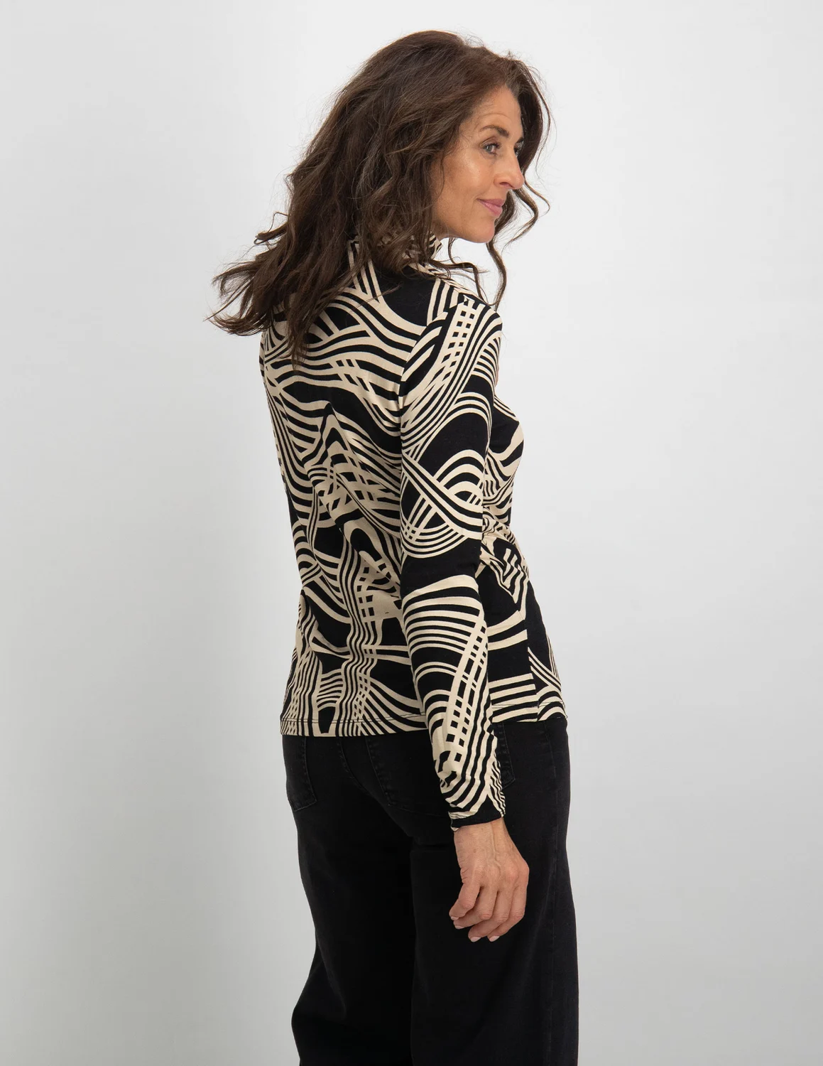 Geisha Top with col 32597 60 zwart wit kopen bij The Stone