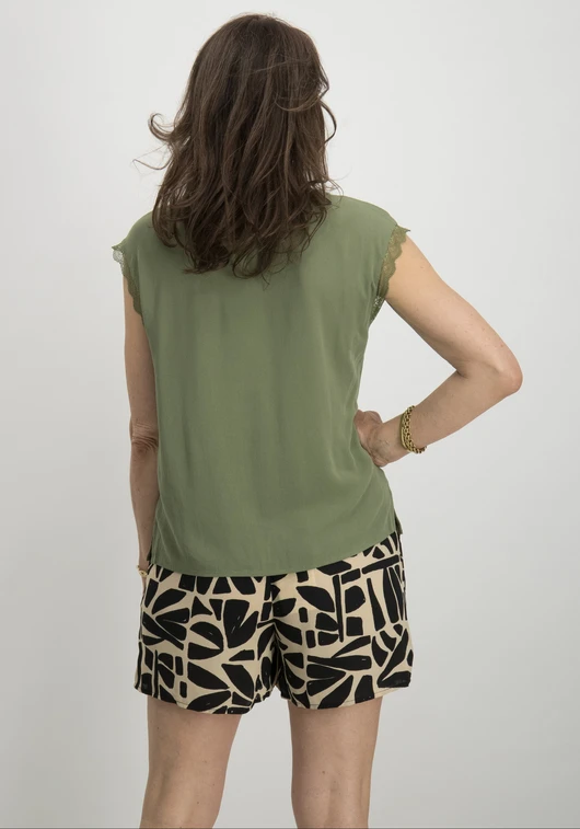 Only ONLJASMINA S/S V-NECK LACE TOP NOOS 15252241