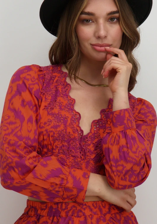 Only ONLLOU EMB L/S V-NECK SHORT TOP PTM 15313170