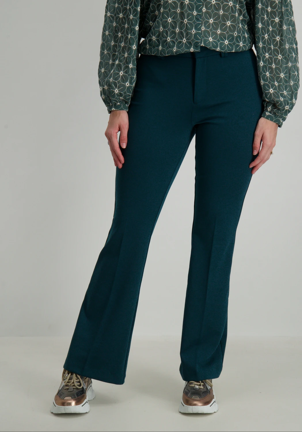 Only ONLPEACH MW FLARED PANT TLR NOOS 15298660 donkergroen kopen bij The  Stone