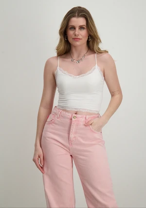 Only ONLVICKY LACE SEAMLESS CROPPED TOP 15190175