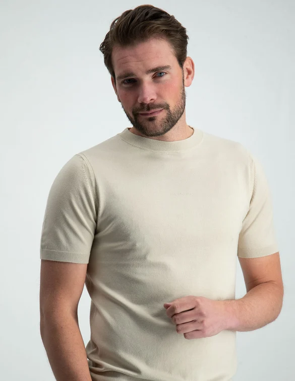 Purewhite Knitted Tshirt with small logo on c 23010802