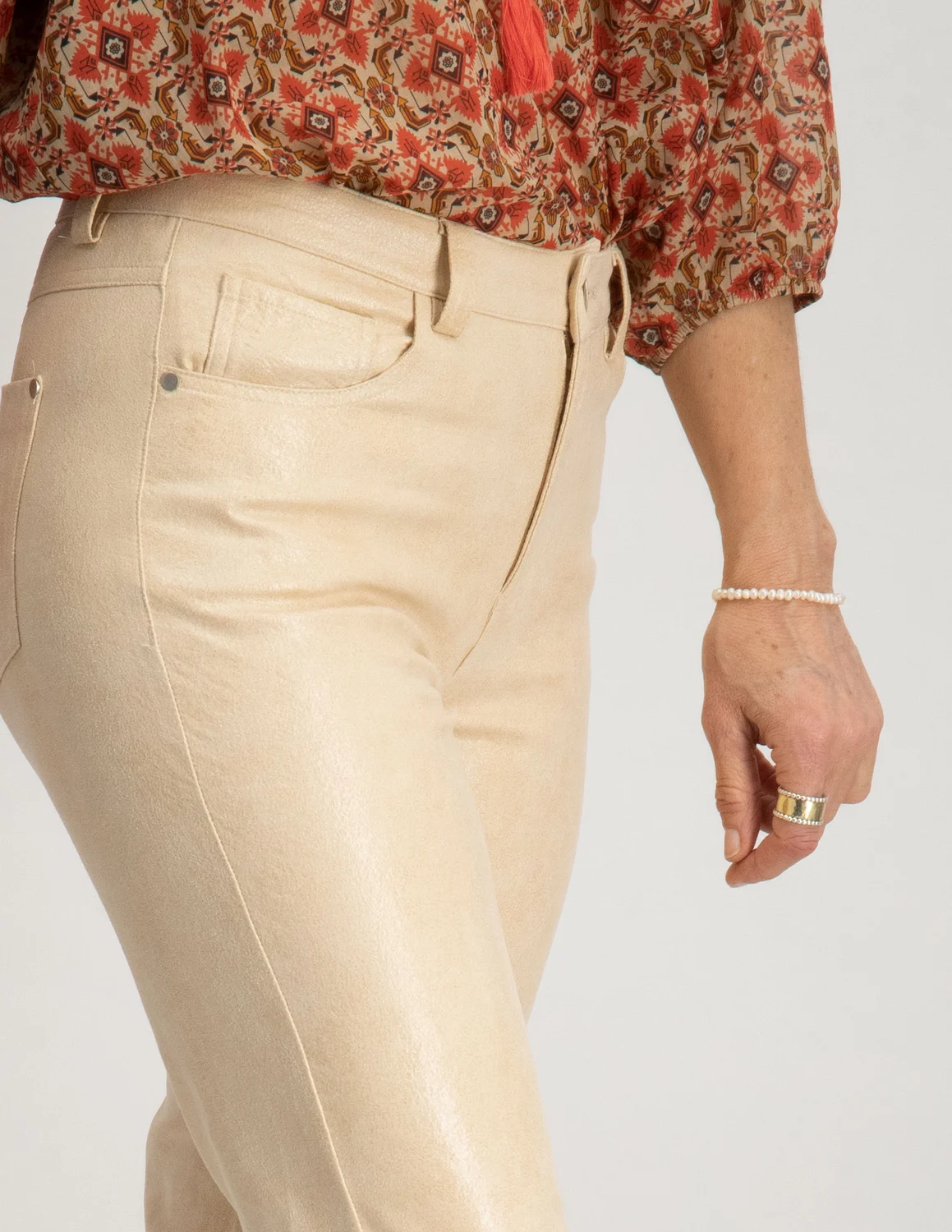 Vooravond Fobie hoesten Tramontana Trousers Shiny Coated Suedine Q11-03-101 beige kopen bij The Stone Vooravond Fobie hoesten Tramontana Trousers Shiny Coated Suedine Q11-03-101 beige kopen bij The Stone