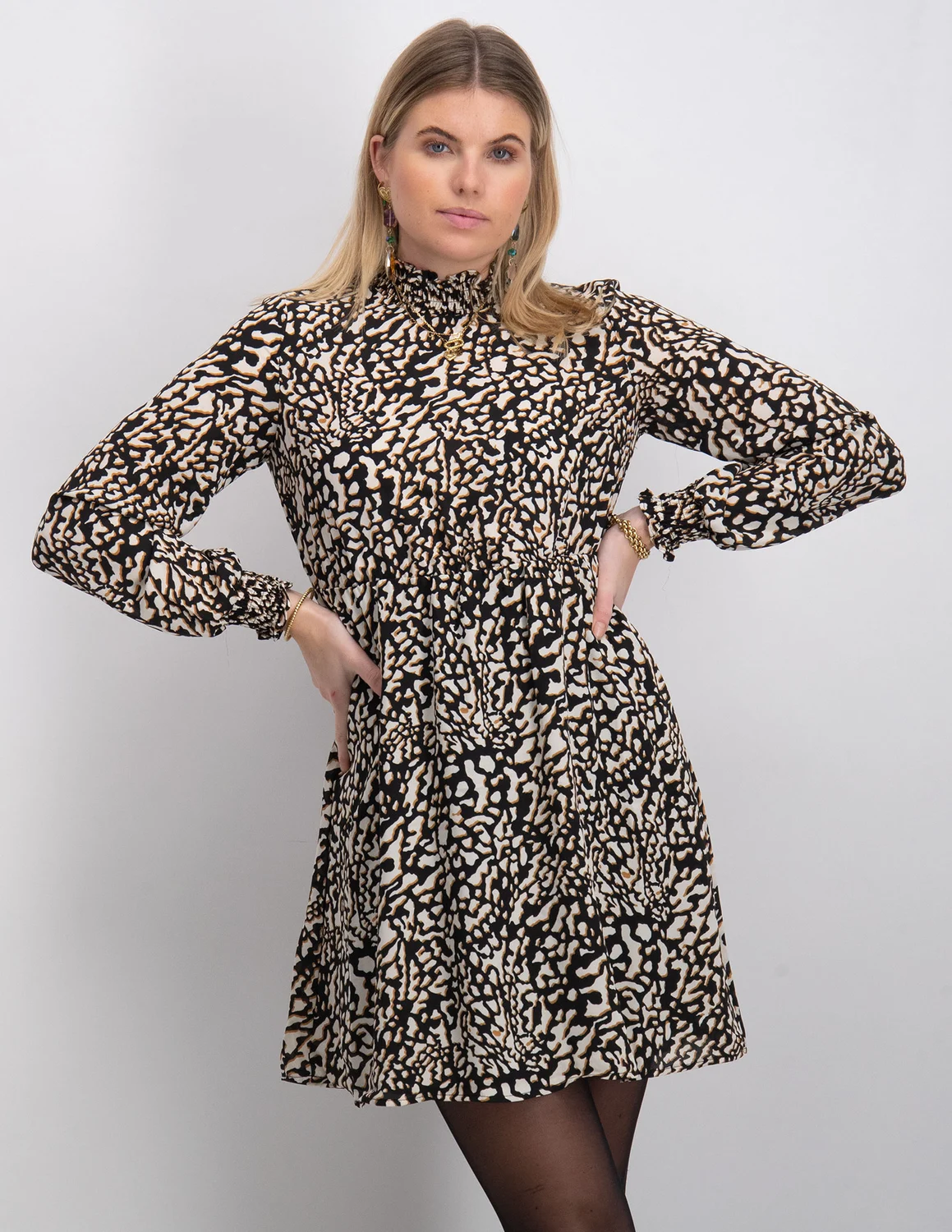 willekeurig slang Huiswerk maken Vero moda VMMAYA POEL SHORT SMK DRESS WVN VIP 10283225 zwart-antraciet 1 kopen bij The Stone willekeurig slang Huiswerk maken Vero moda VMMAYA POEL SHORT SMK DRESS WVN VIP 10283225 zwart-antraciet 1 kopen bij The Stone
