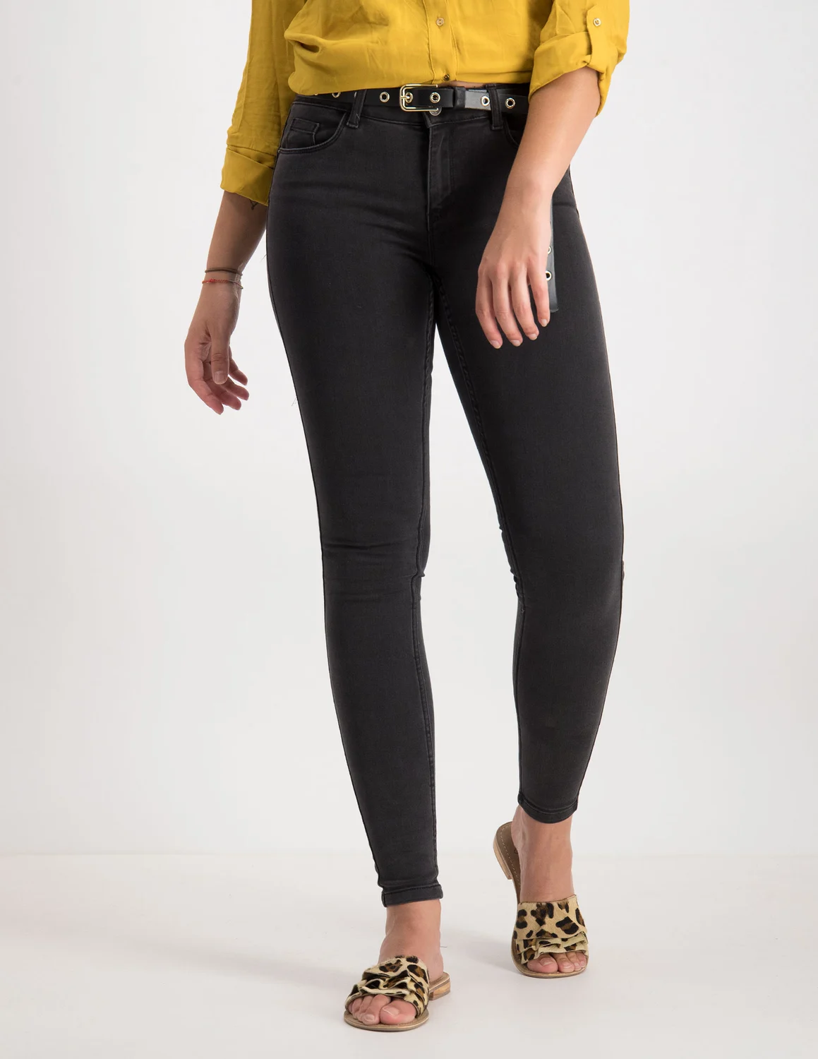 Vero moda VMSEVEN NW S SHAPE UP JEANS N grijs bij The Stone