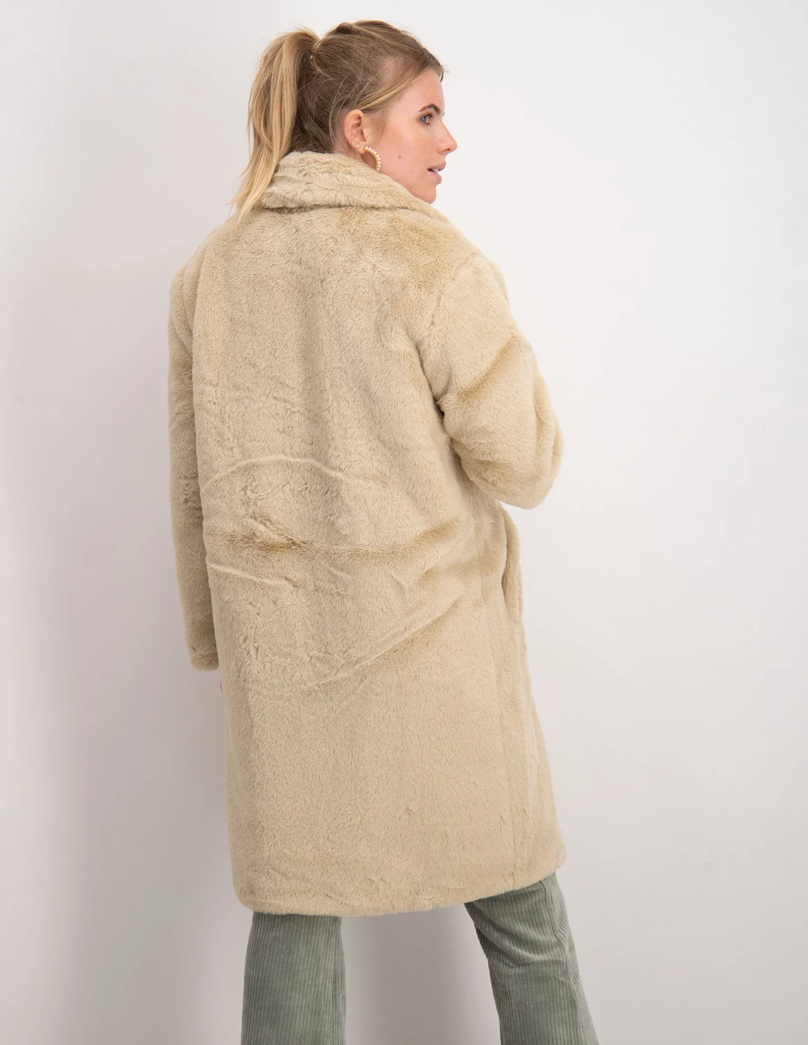 Fragiel Tolk campus Vero moda VMSUILYON FAUX FUR COAT BOOS 10248296 beige kopen bij The Stone