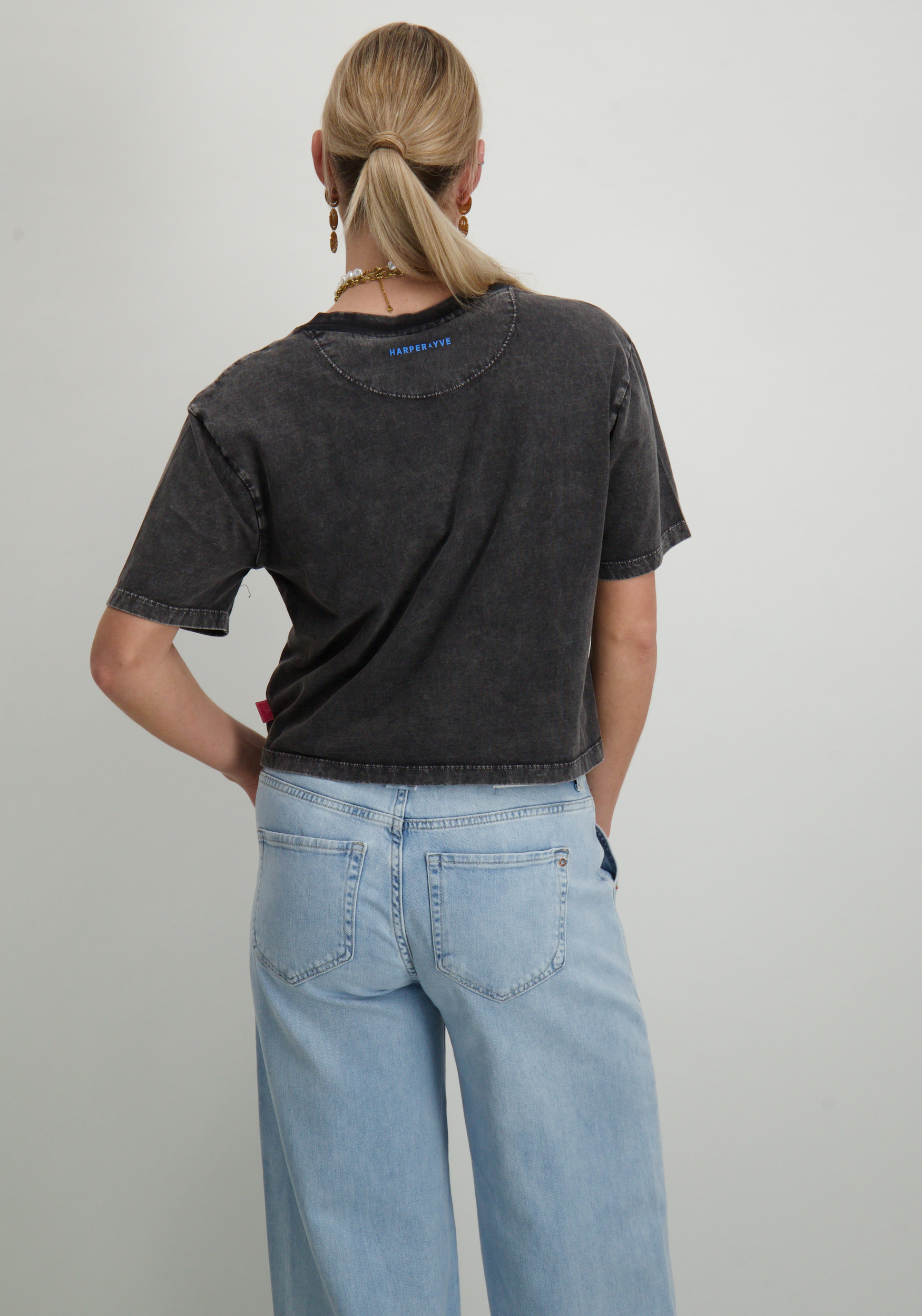 Harper & Yve T-shirt cropped Hotstuff SS25Y305 Zwart