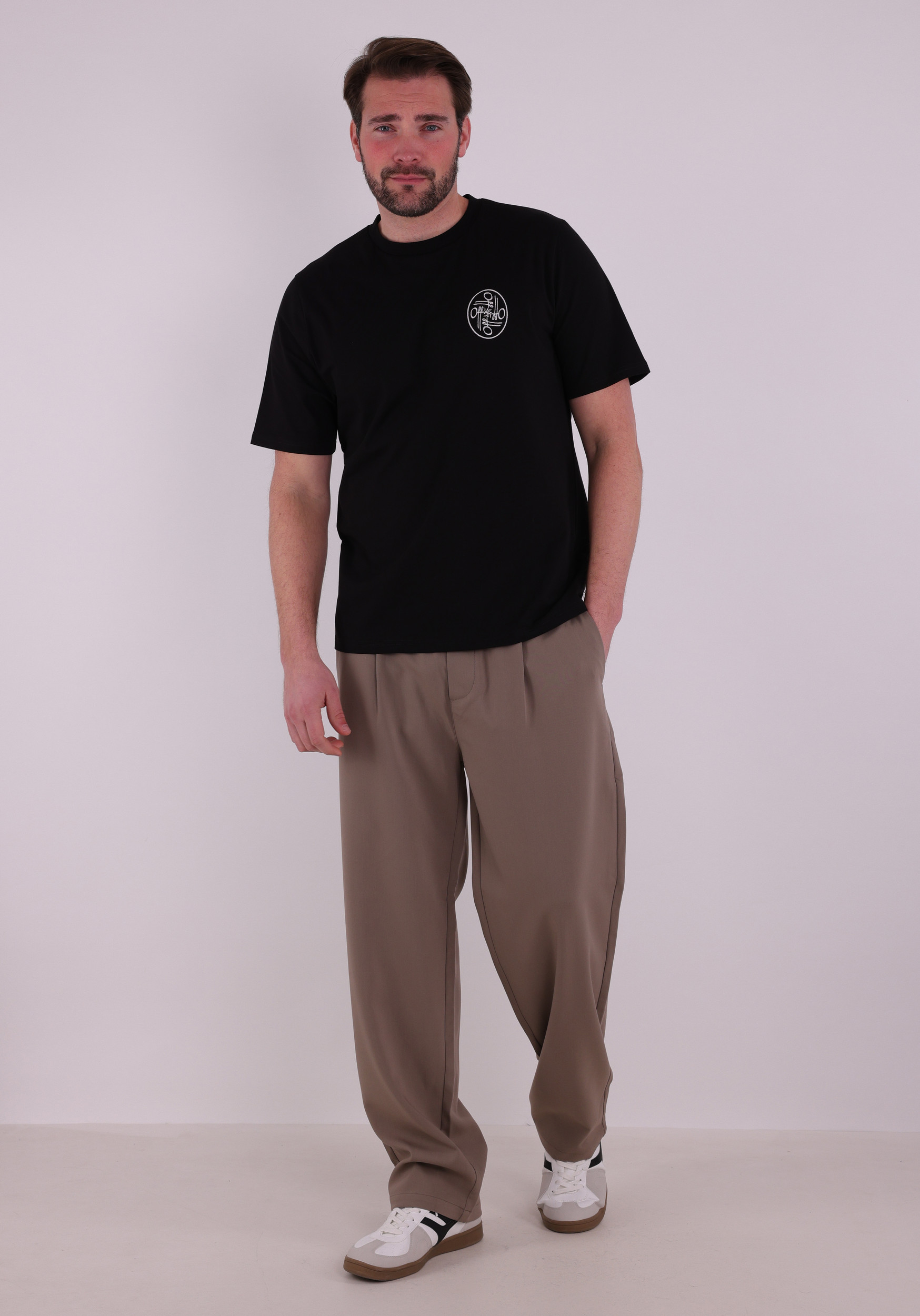 Off The Pitch T-shirt Never settle OTP261032 Zwart