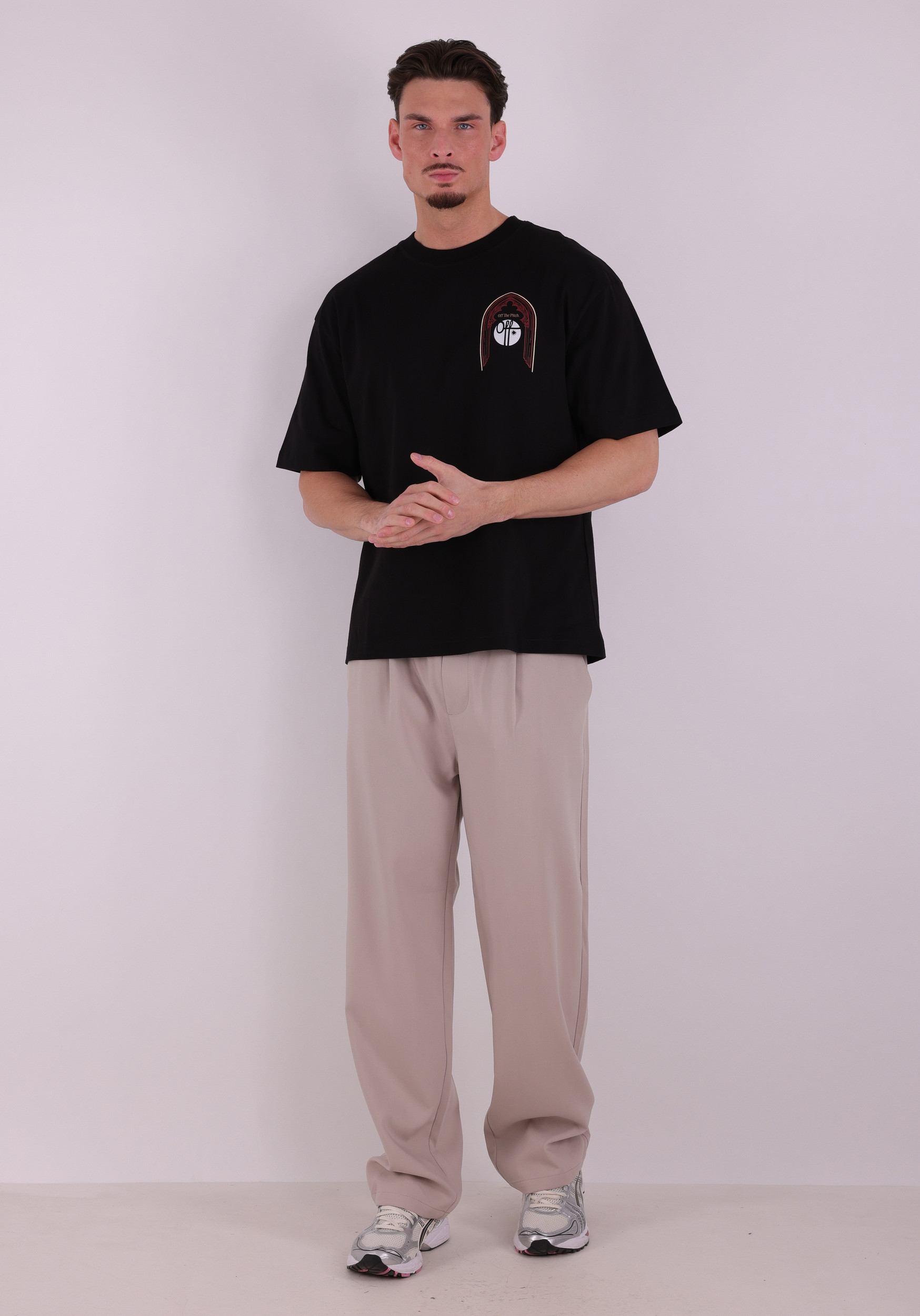 Off The Pitch T-shirt Sacred  OTP261035 Zwart