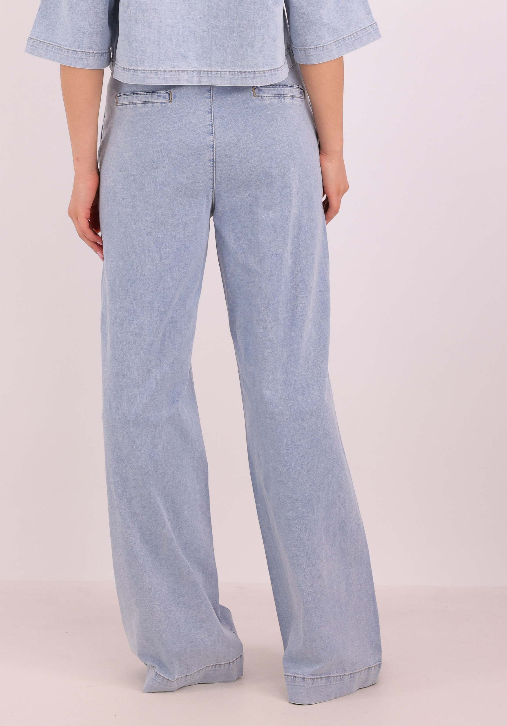 Jansen Amsterdam  SAAR SS26 Licht blauw