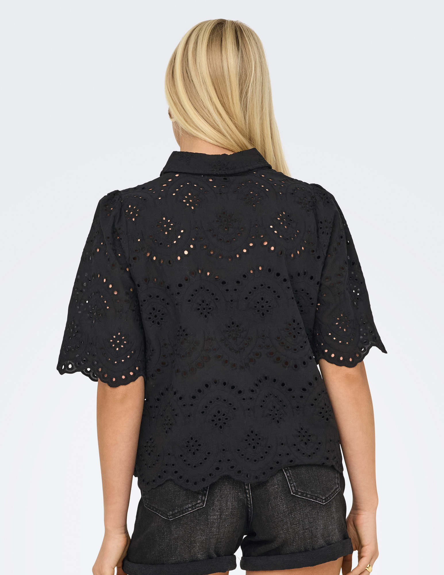 Only Blouse Valais 15351106 Zwart