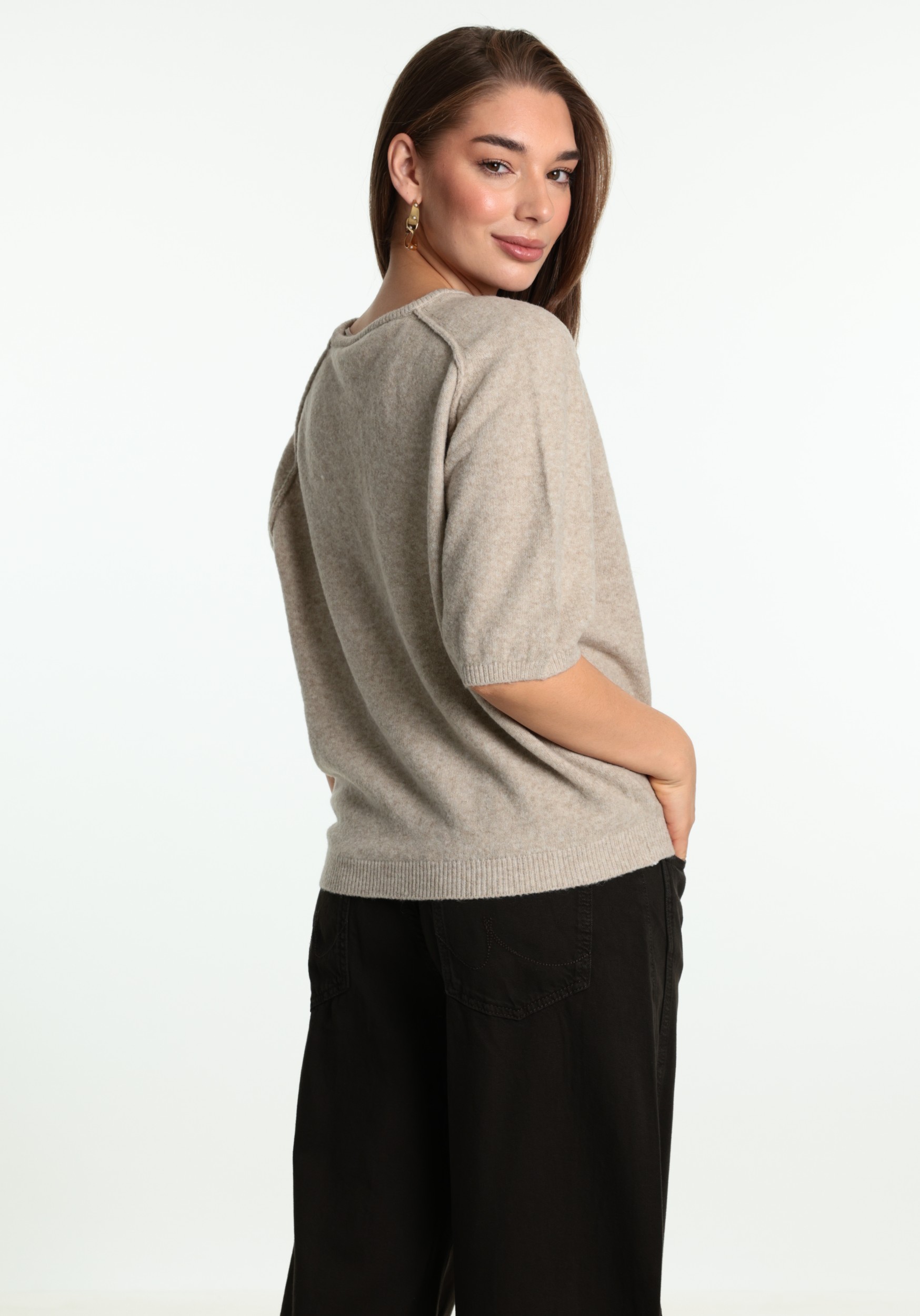 Ichi Trui Dasila 20126069 Beige