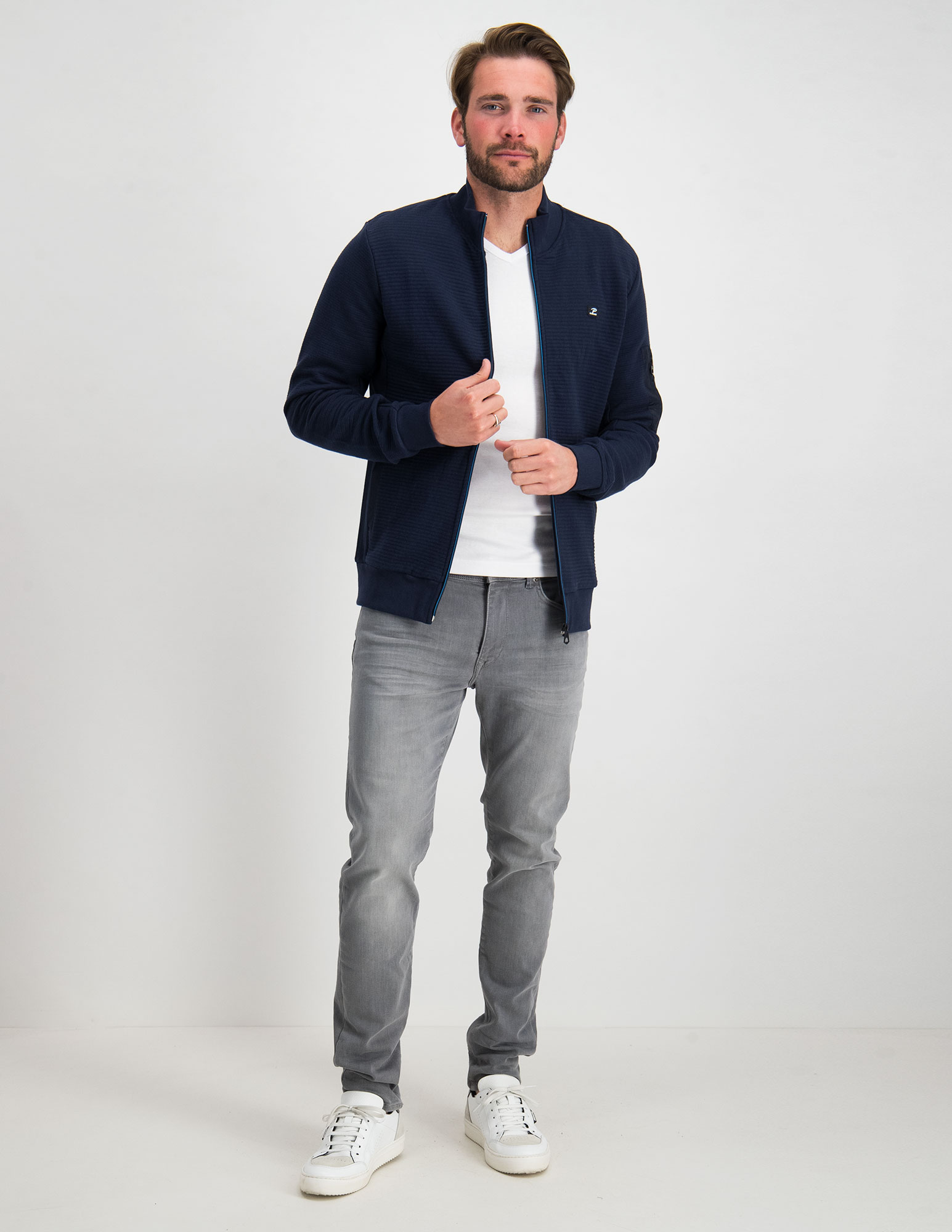 Garage Basic semi bodyfit t-shirt V-hals 0302 Wit