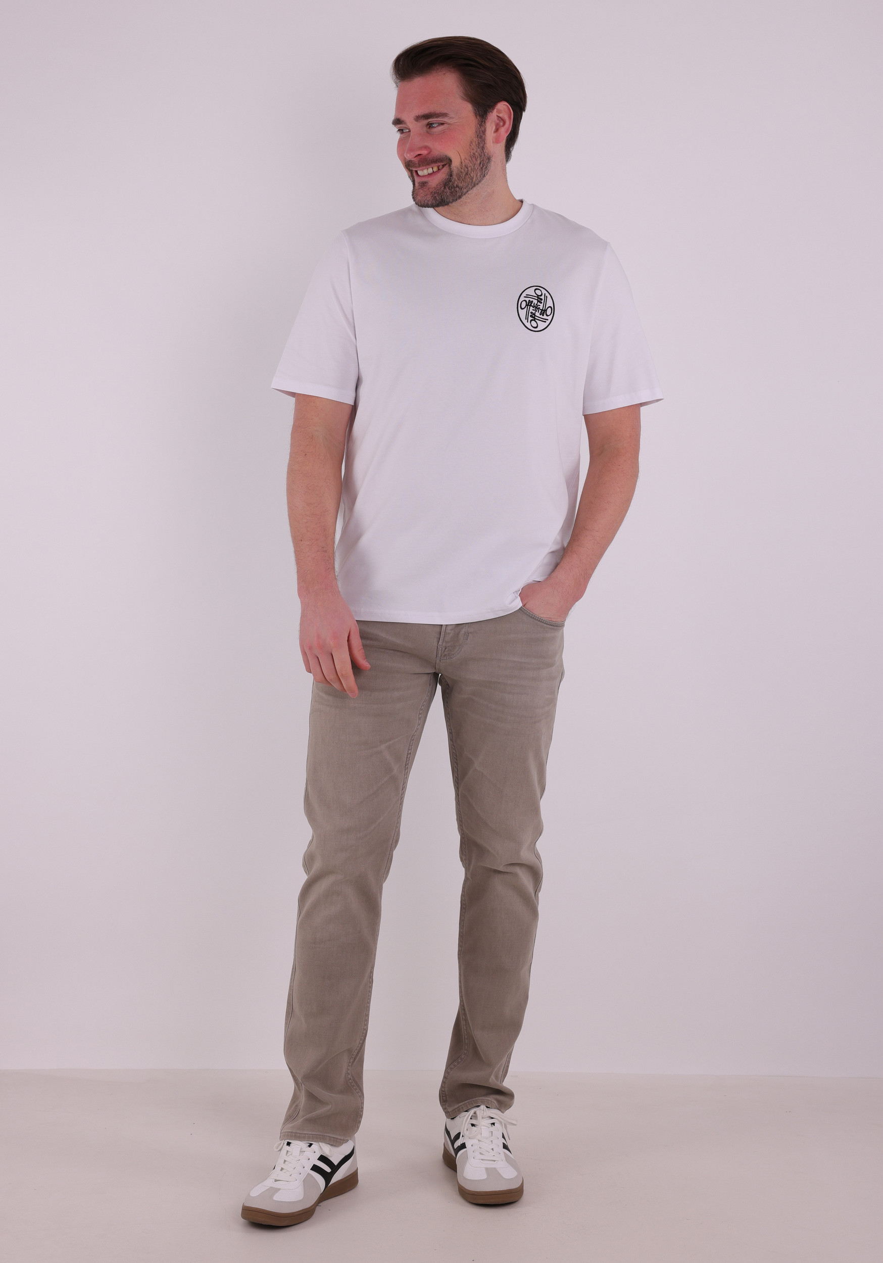 Off The Pitch T-shirt Never settle OTP261032 Wit