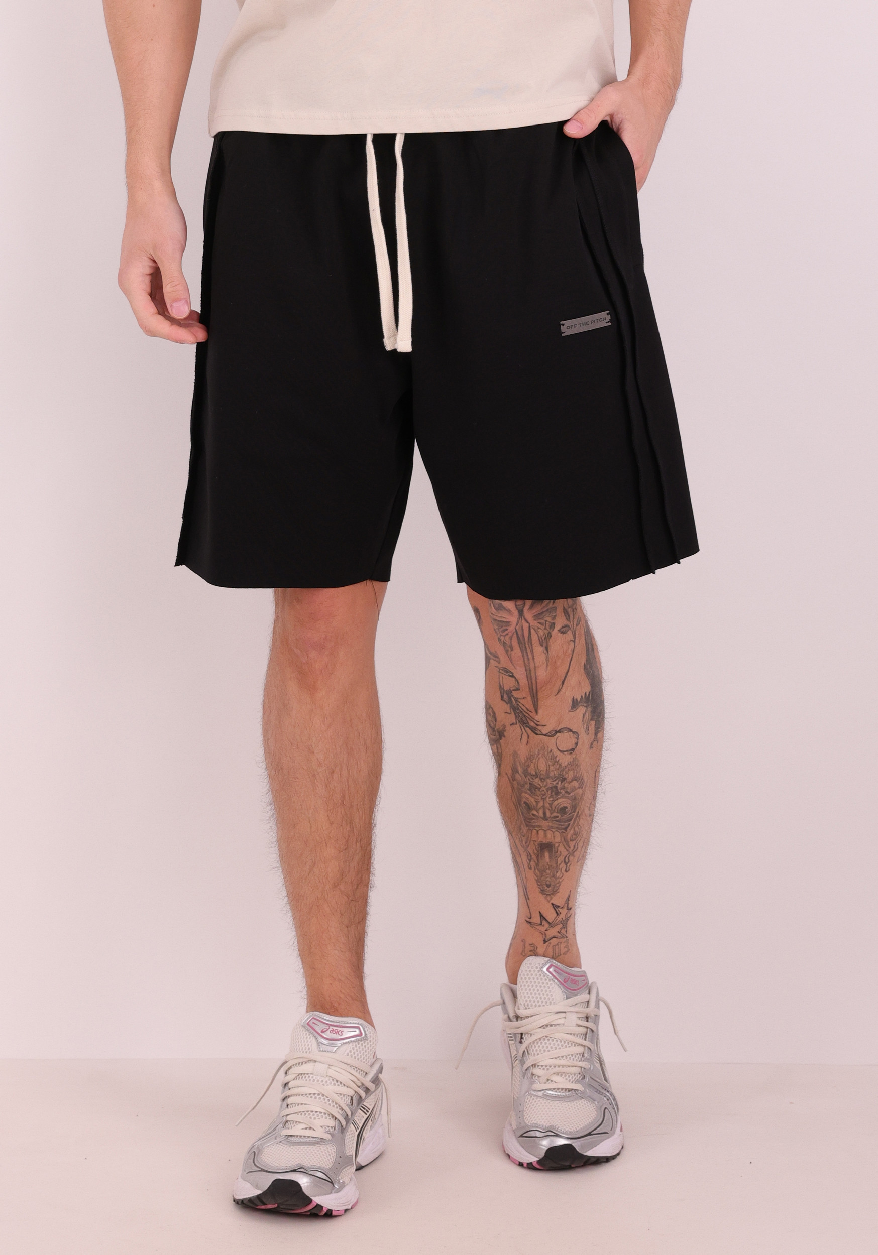 Off The Pitch Short Raw edge OTP261037 Zwart