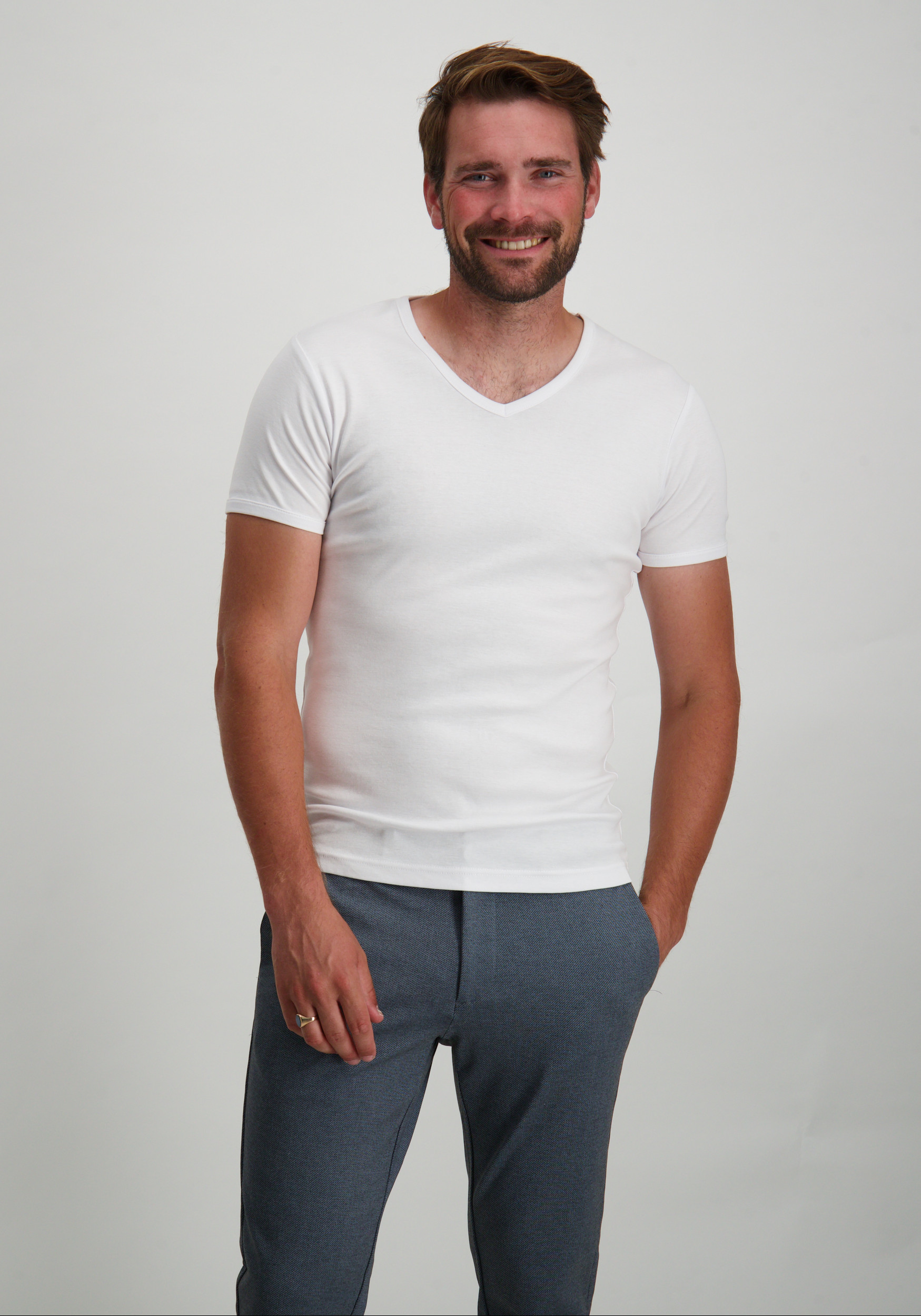 Garage Basic semi bodyfit t-shirt V-hals 0302 Wit
