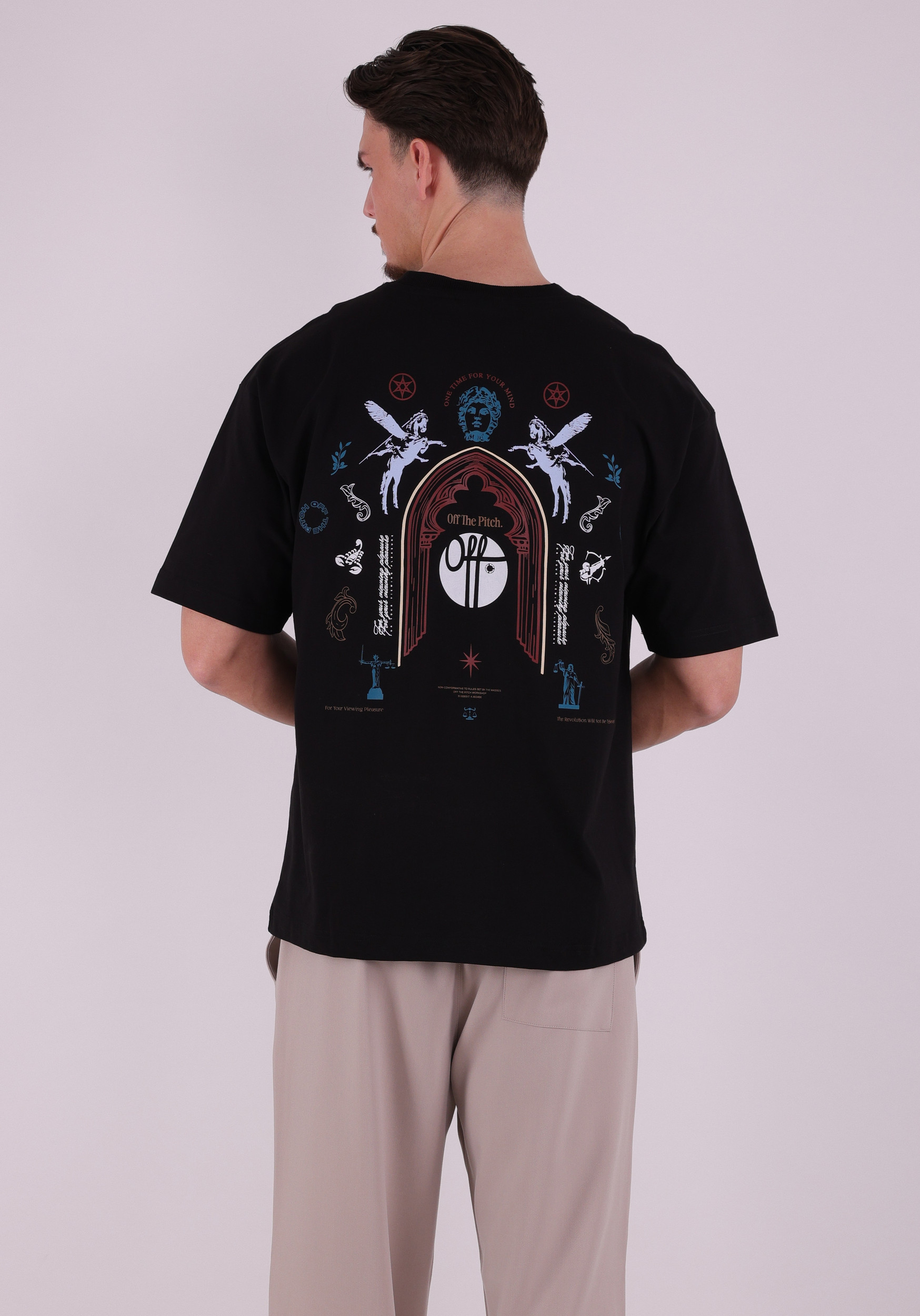 Off The Pitch T-shirt Sacred  OTP261035 Zwart