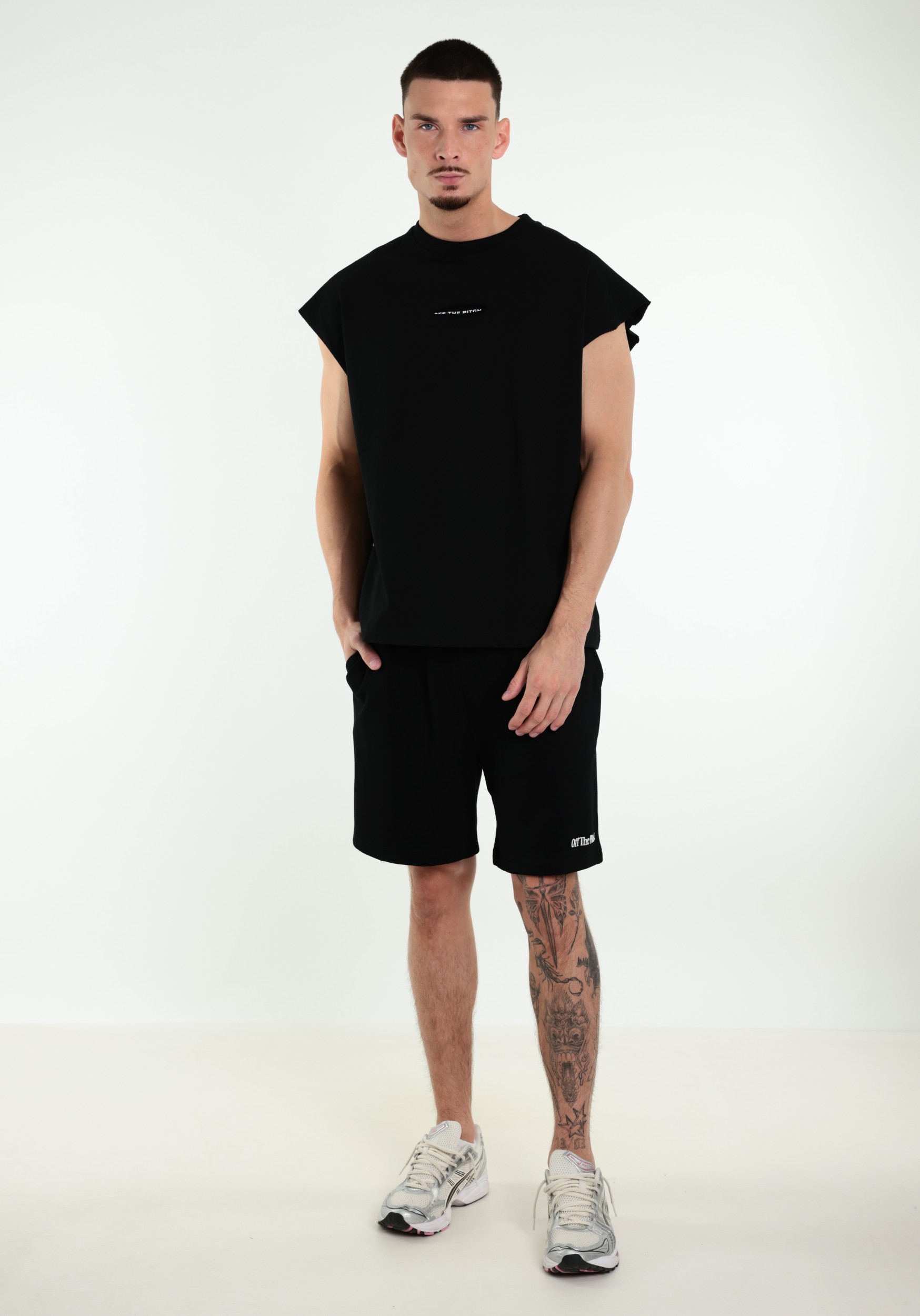 Off The Pitch Short Wardrobe Essentials OTP251064 Zwart