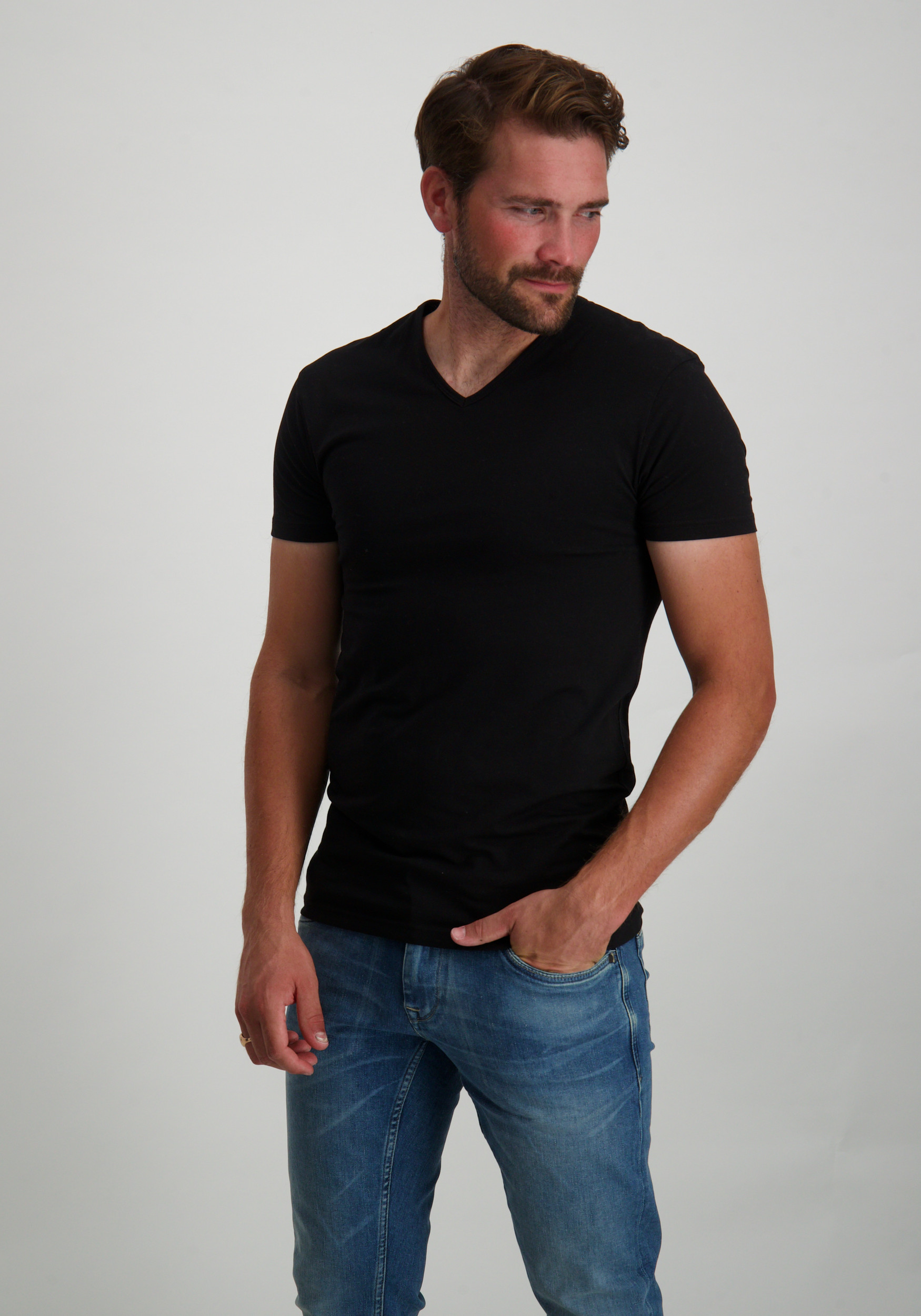 Garage Basic bodyfit t-shirt V-hals 0202 Zwart