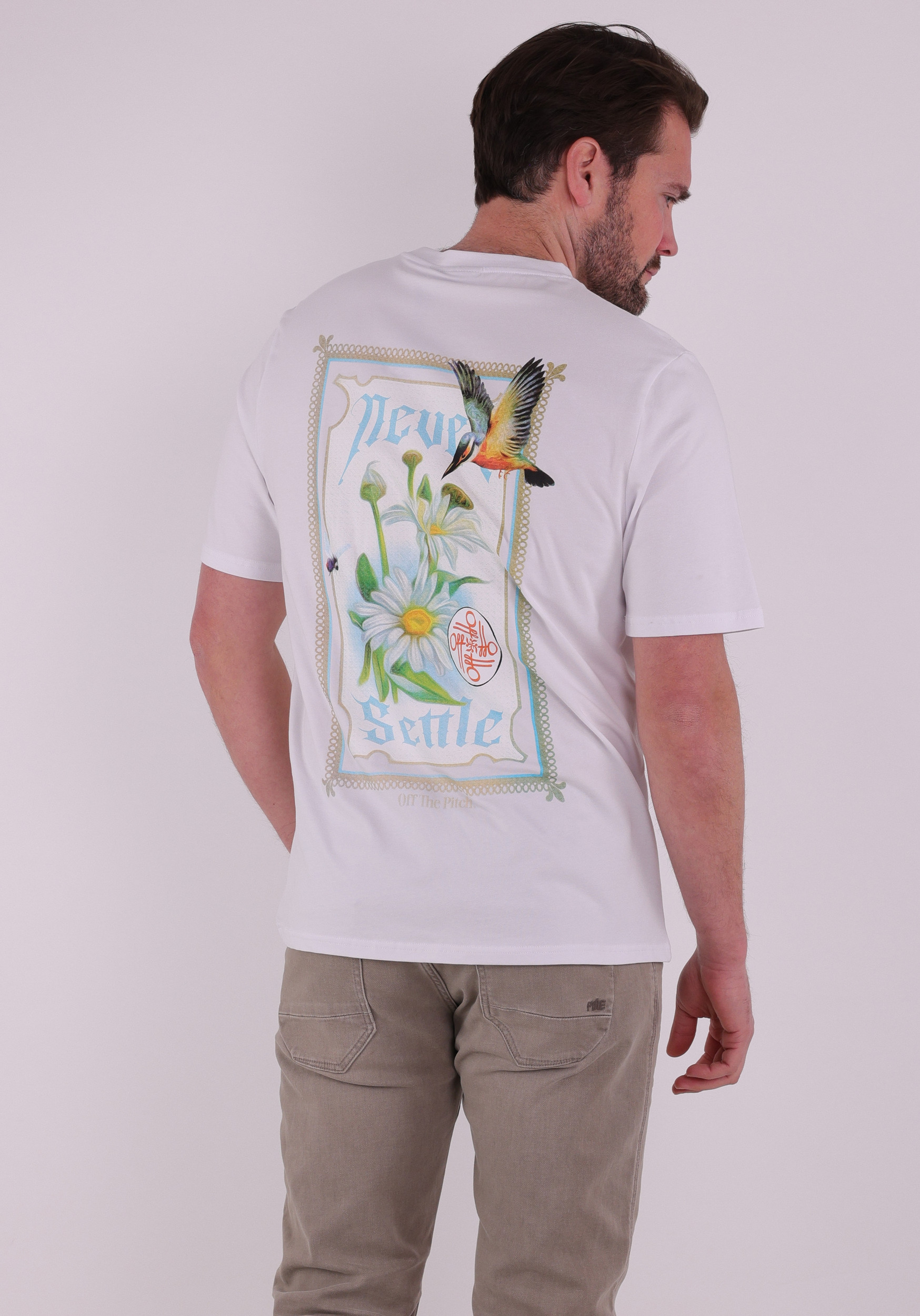Off The Pitch T-shirt Never settle OTP261032 Wit