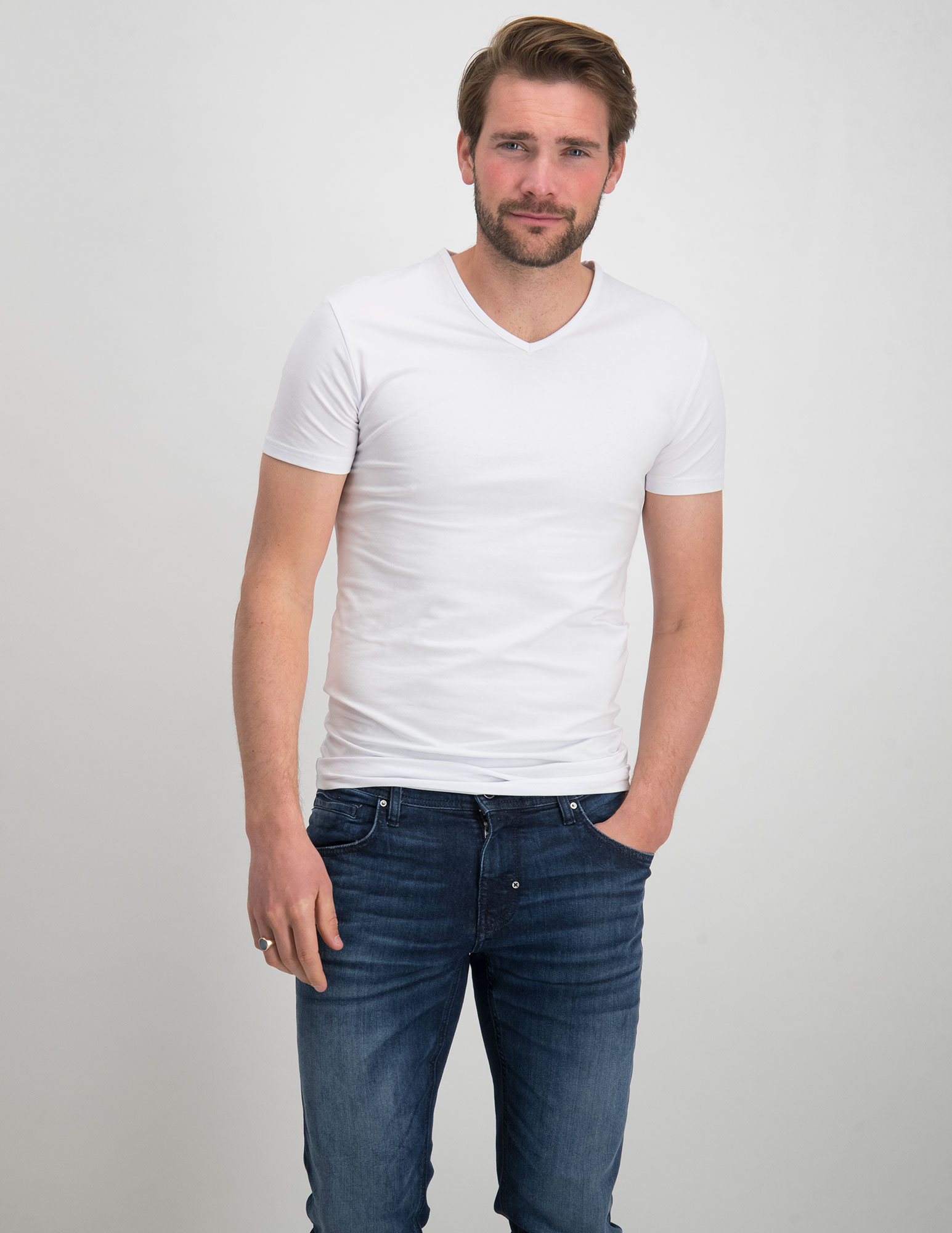 Garage Basic bodyfit t-shirt V-hals 0202 Wit