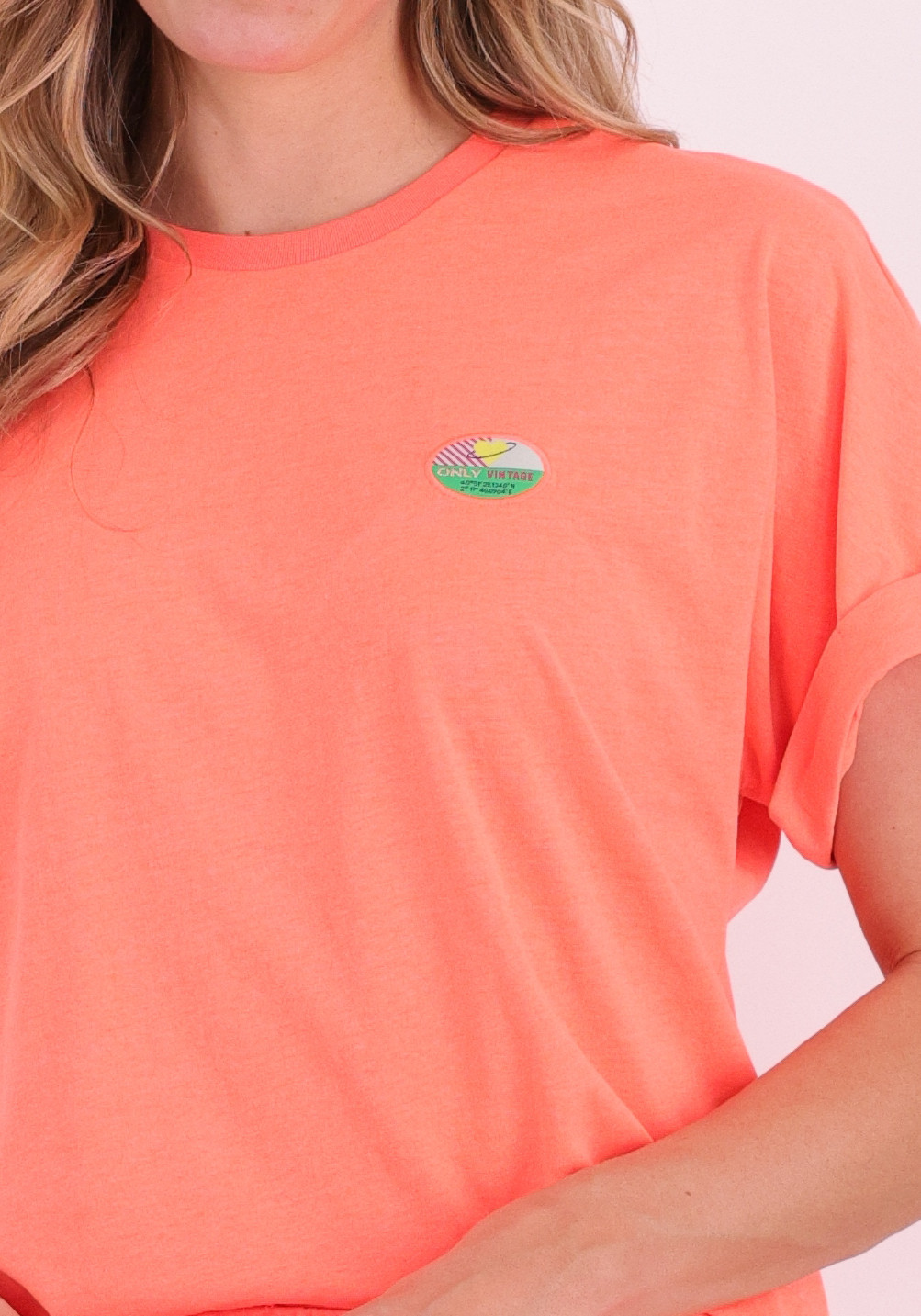 ONLY T-shirt Minna 15378313 Koraal