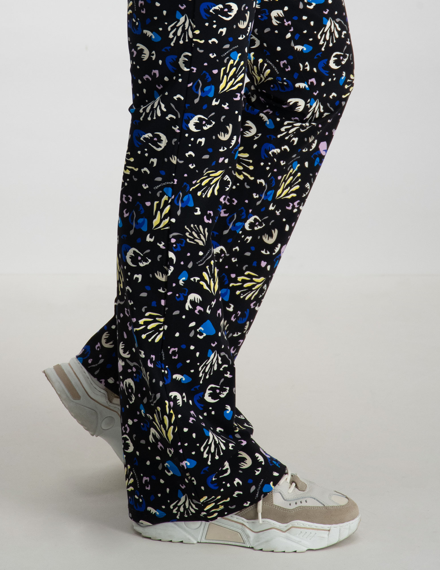 Tramontana Broek Abstracte bloemenprint Q07-09-101 Zwart