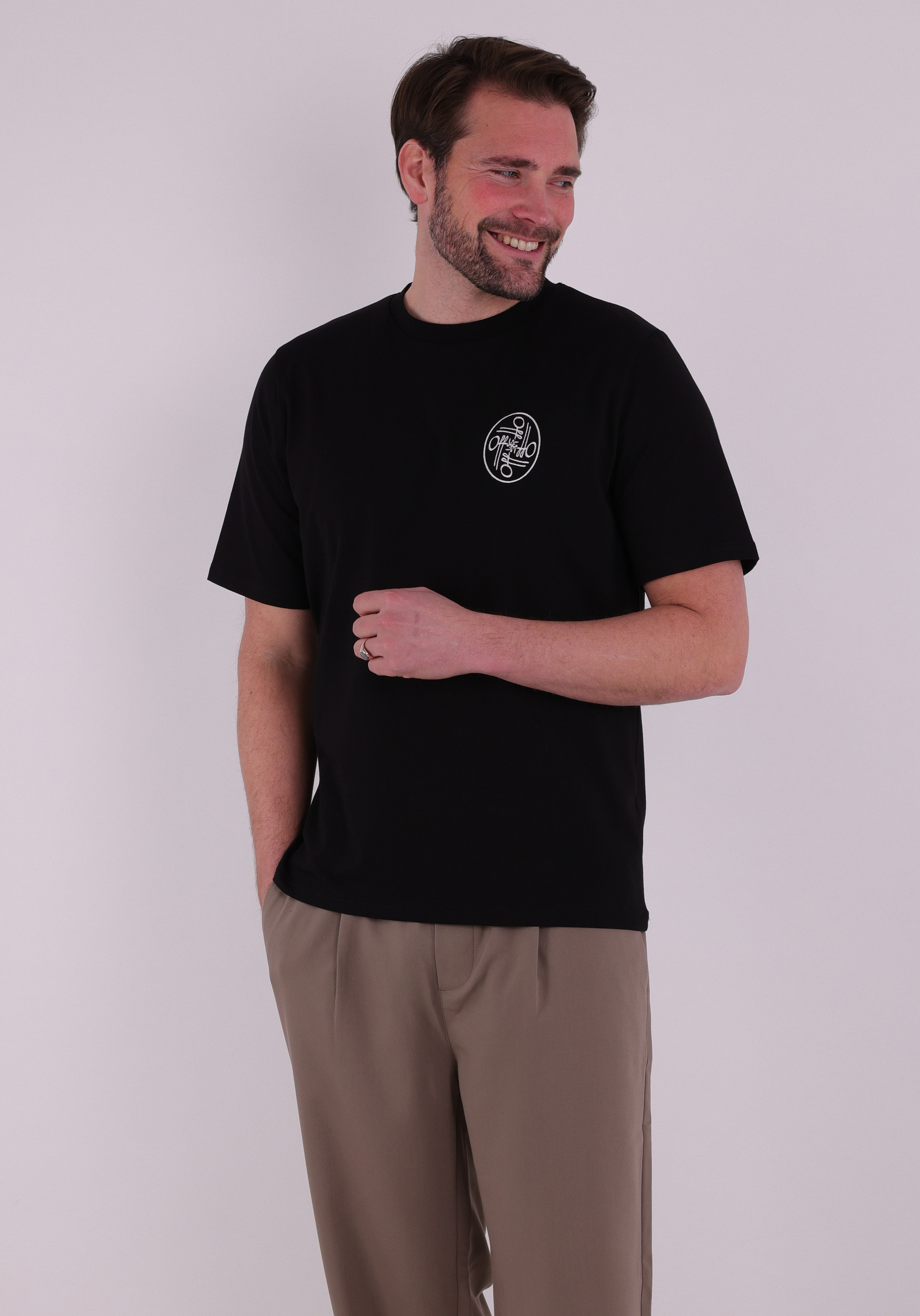 Off The Pitch T-shirt Never settle OTP261032 Zwart