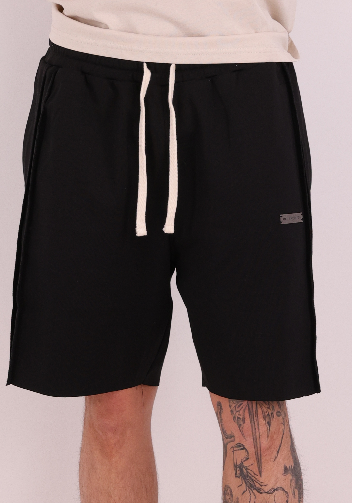 Off The Pitch Short Raw edge OTP261037 Zwart