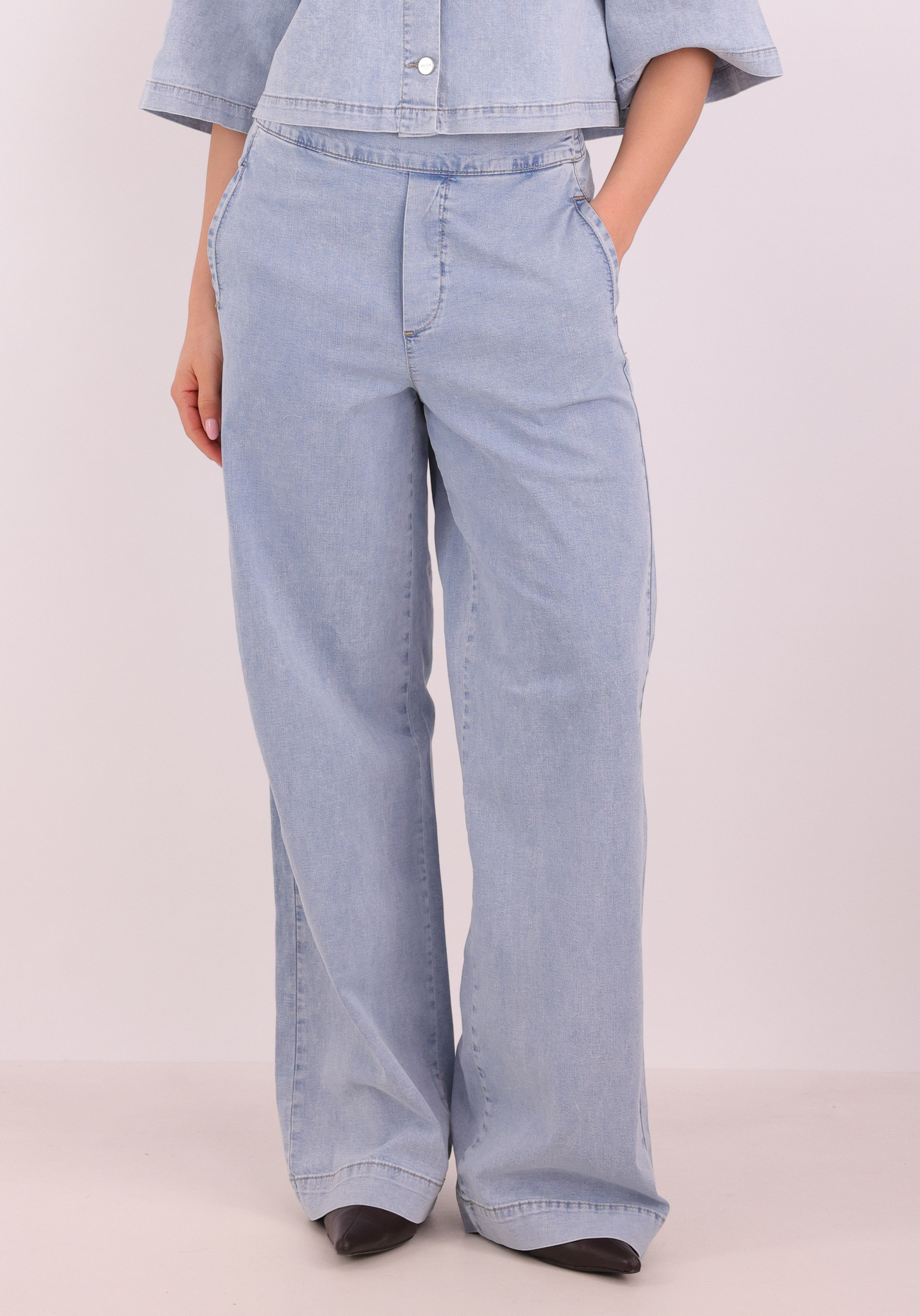 Jansen Amsterdam  SAAR SS26 Licht blauw