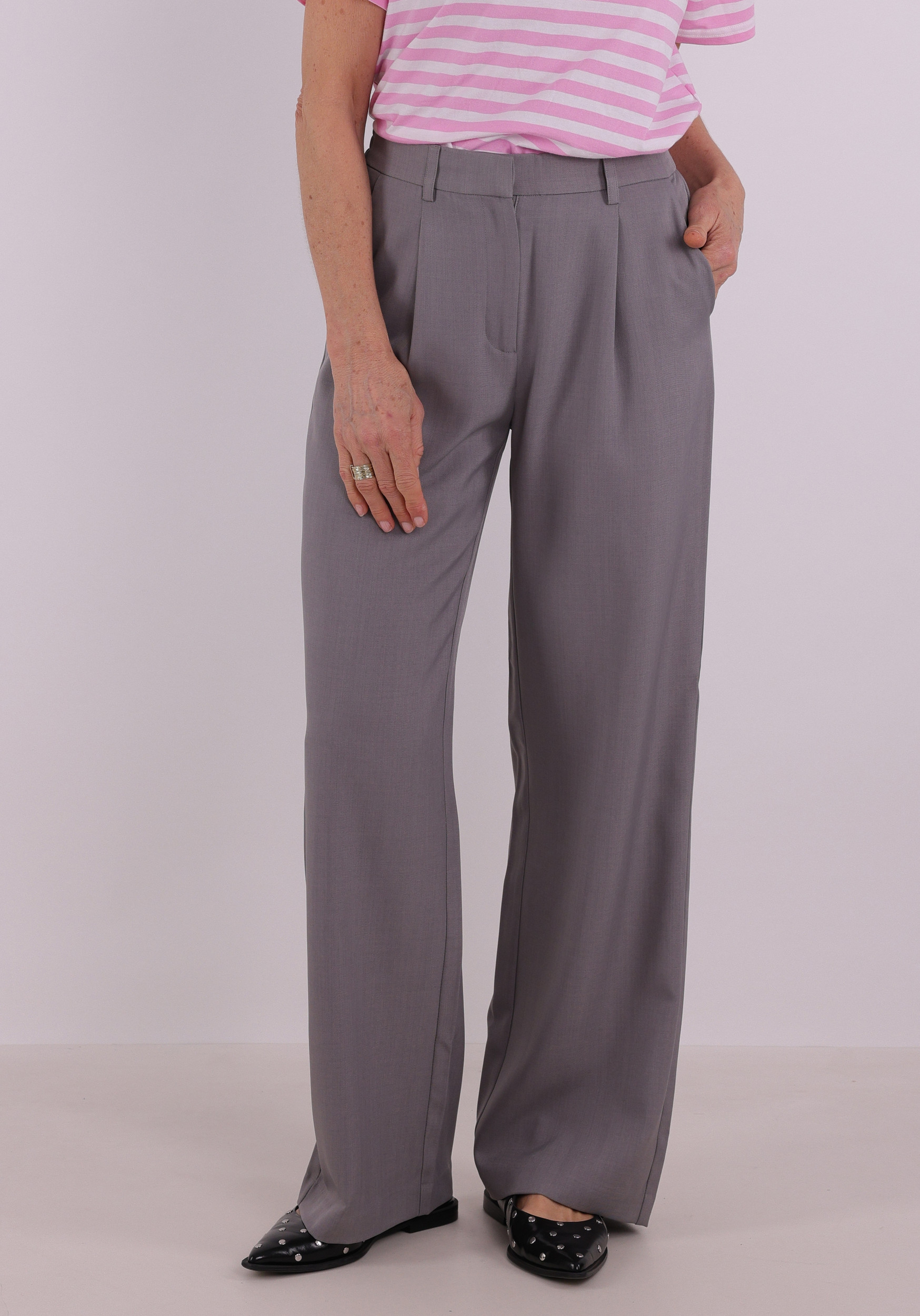 Ichi Broek Fava 20125679 Midden grijs