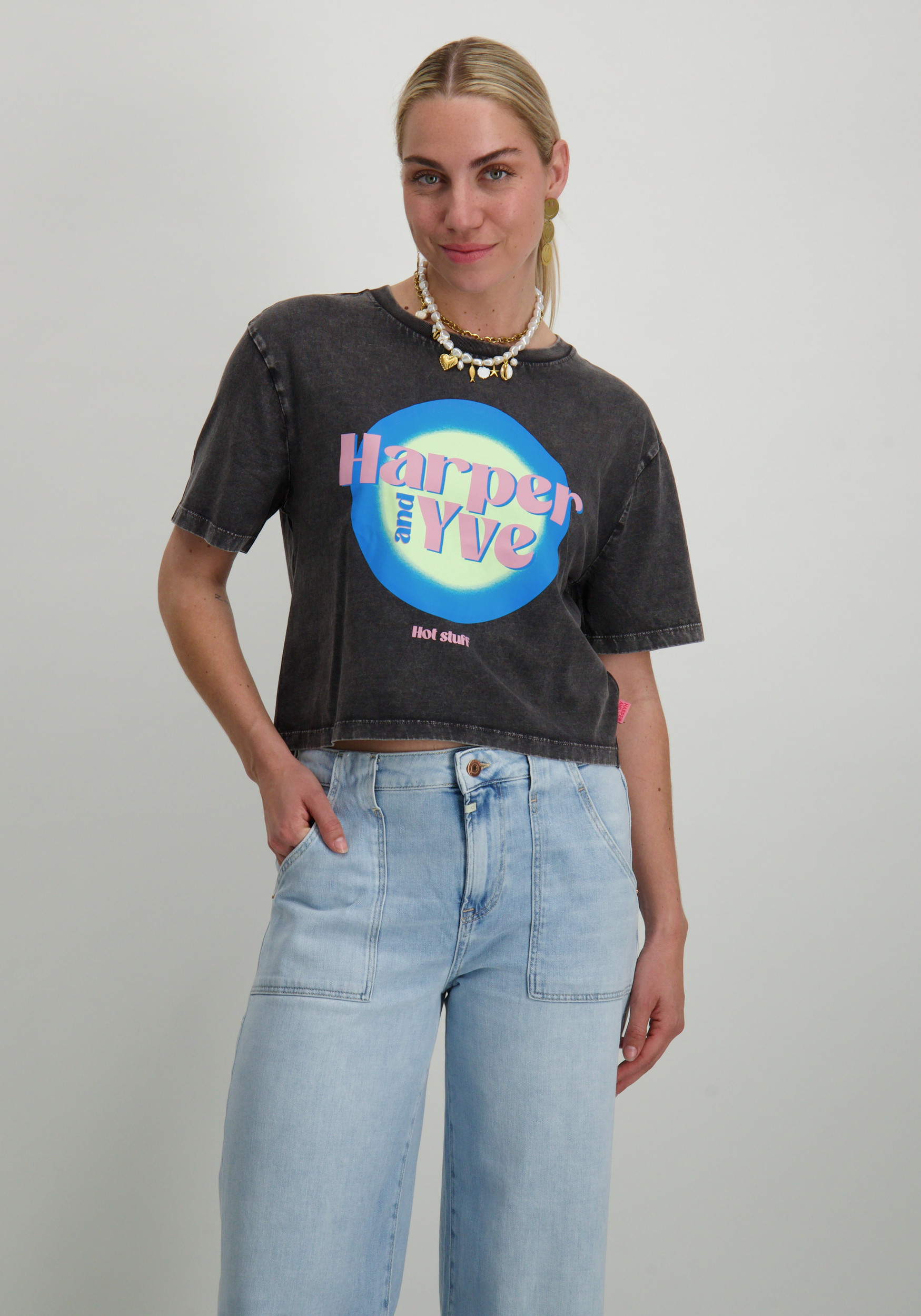 Harper & Yve T-shirt cropped Hotstuff SS25Y305 Zwart